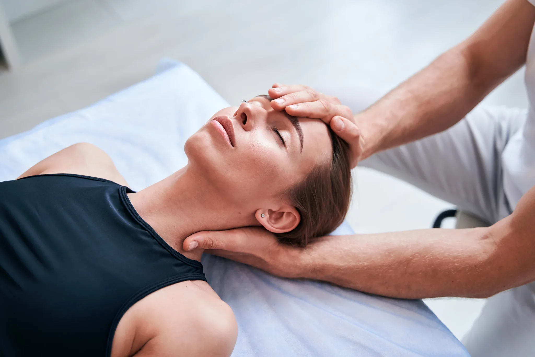 unrecognized-male-physiotherapist-working-with-att-2023-11-27-04-49-08-utc